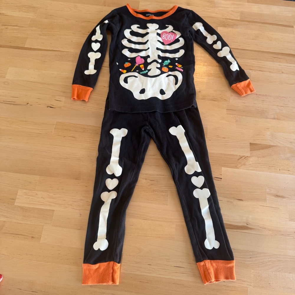 🔆 Bundle items 6 for $30 Carter’s Skeleton Pajama Set